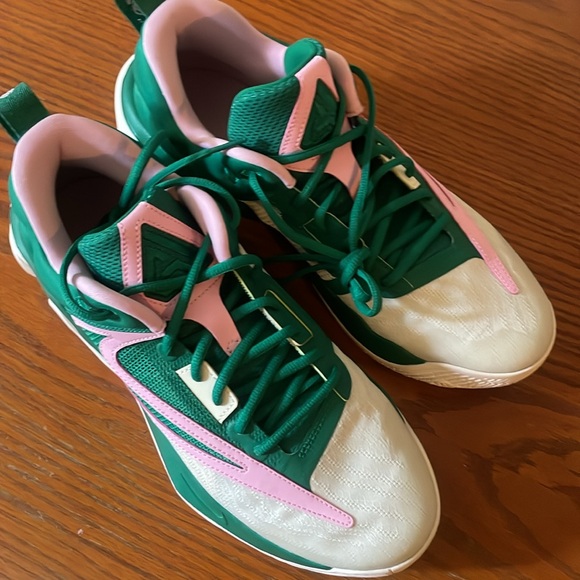 NIKE MENS NWOB size 11 Brand new Giannis Immortality 3 shoes - Picture 3 of 9